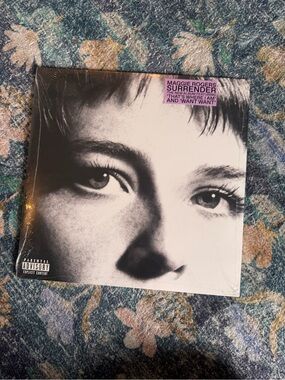 Maggie Rogers – Surrender (Black & White Vinyl Cover)